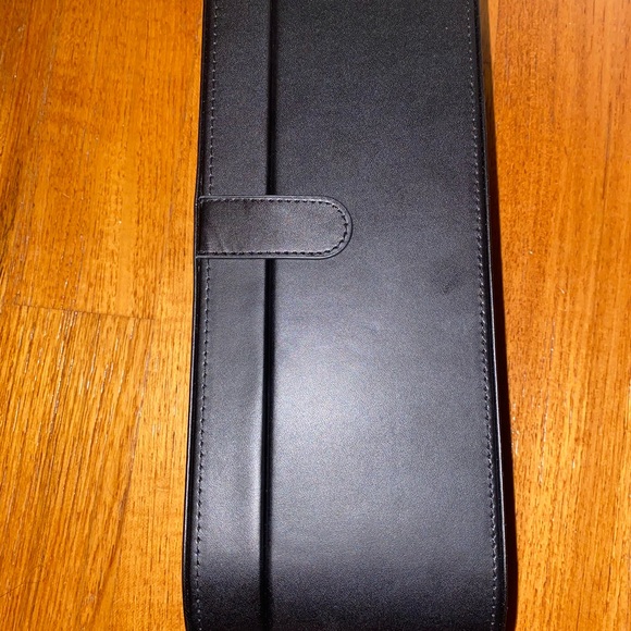 White dyson blow dryer with presentation case - Picture 5 of 5